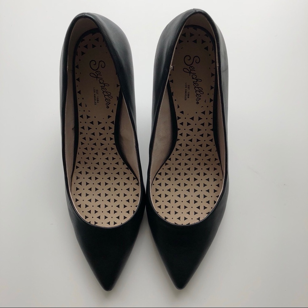 💐FINAL SALE Price! Seychelles Black Pumps! 💖